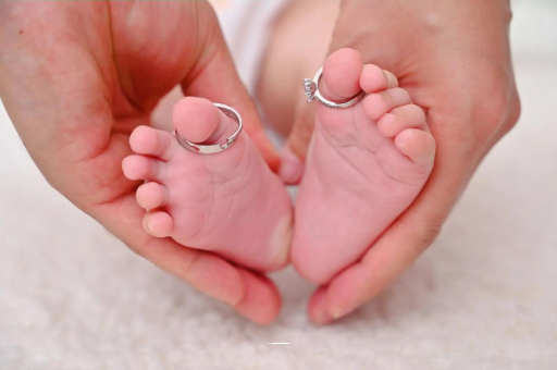 宝应县宝宝晚上干咳怎么回事